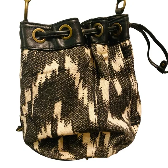 Lucky Brand Womens Bali Hai Sling Fabric Purse Black/White Geometric Pattern - Picture 4 of 14